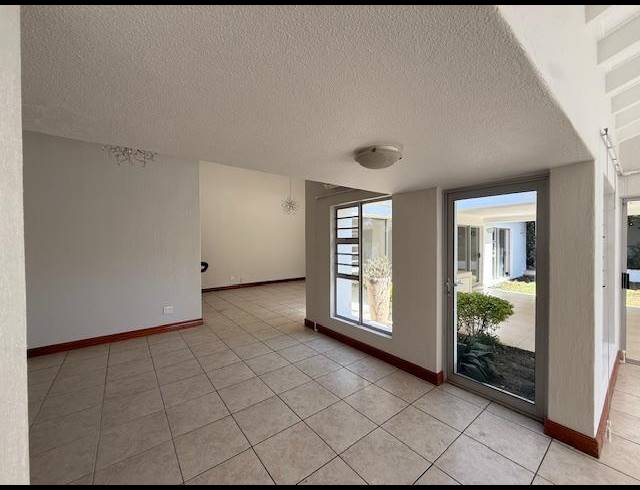 3 BEDROOM HOUSE FOR SALE IN SANDOWN